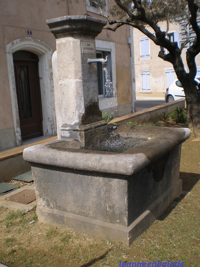 Fontaine de Sainte Cécile les Vignes (Vaucluse)